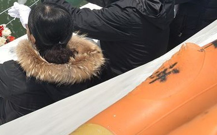 花圈入海缅怀